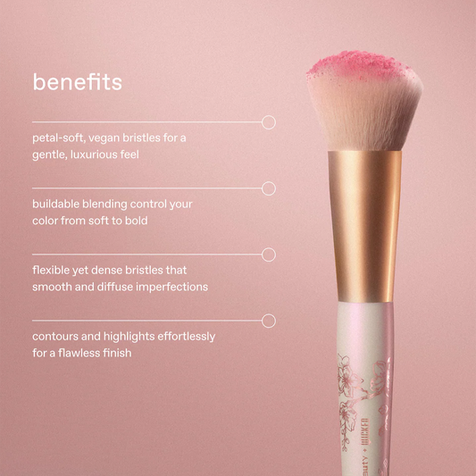 r.e.m. beauty x Wicked: For Good Cherry Blossom Blush Brush | PREVENTA
