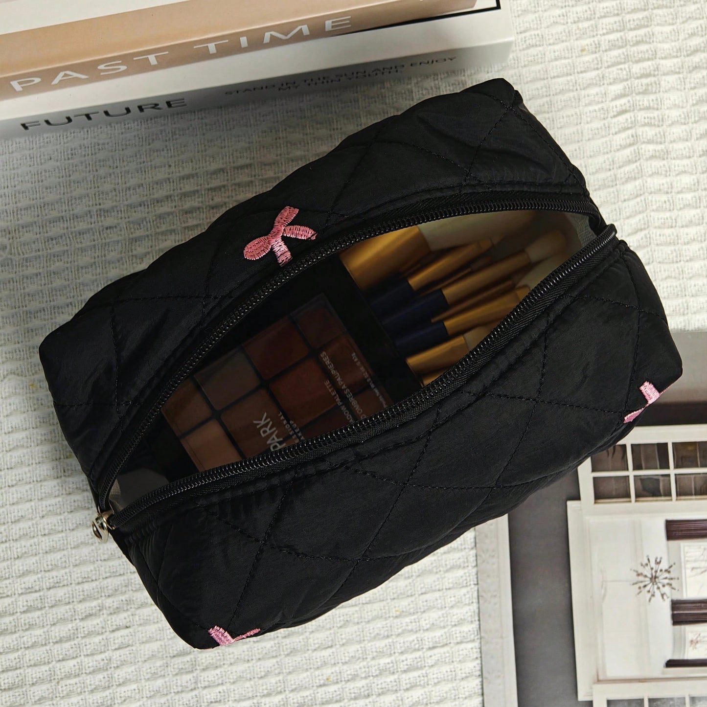 Negra & Moños Mini Makeup Bag