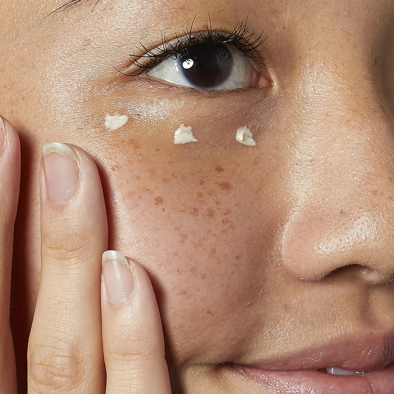 Hydrating Eye Treatment Cream With Avocado | PREVENTA