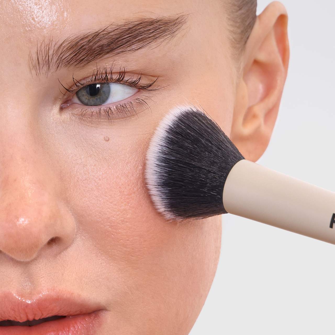 Dual Ended Complexion Brush | PREVENTA