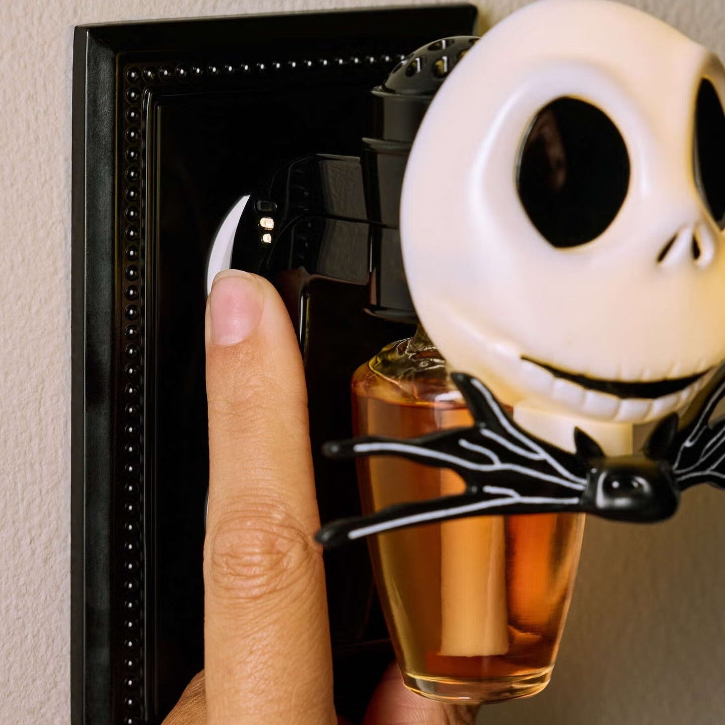 Jack Skellington Scent Control™ Nightlight Wallflowers Fragrance Plug | PREVENTA
