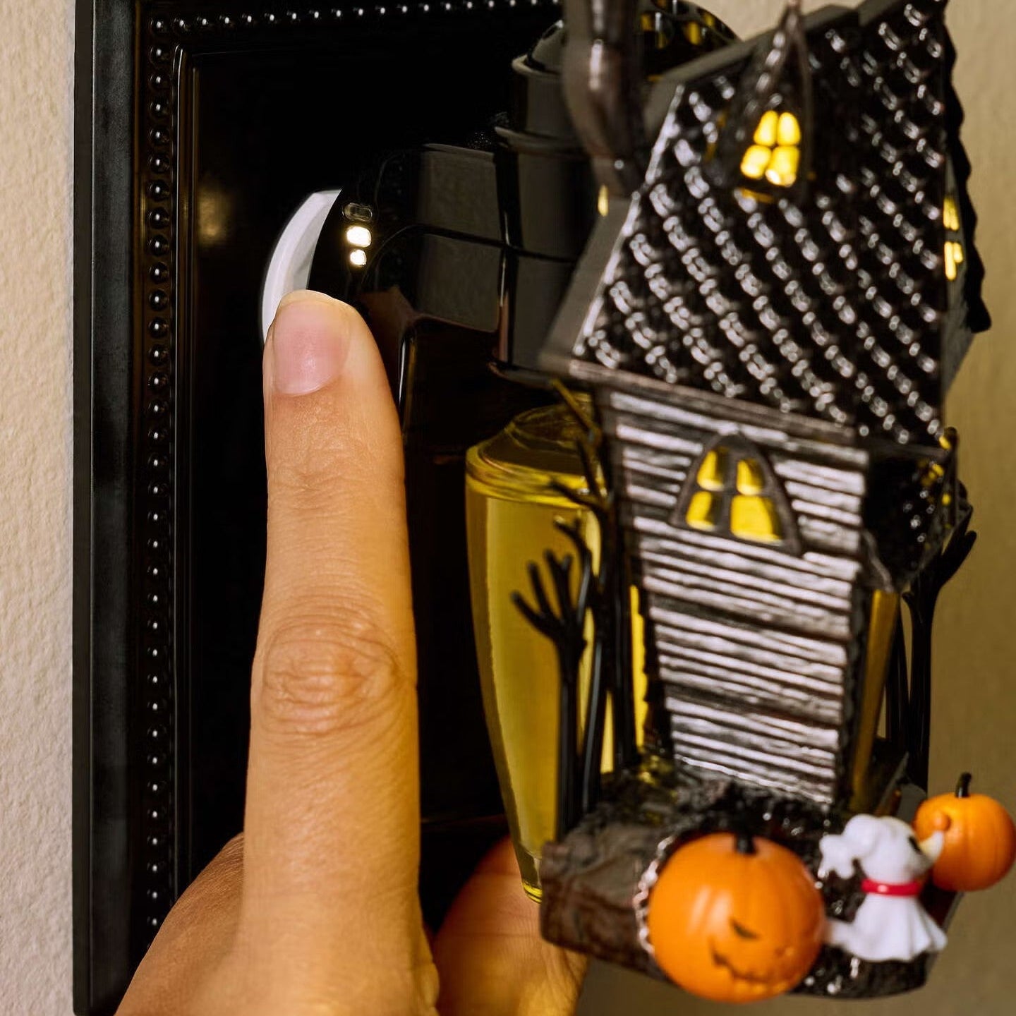 Jack Skellington's Home Scent Control™ Nightlight Wallflowers Fragrance Plug | PREVENTA