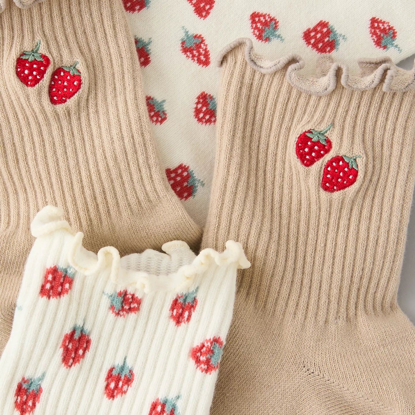 AE Fruit Ruffled Cropped Crew Socks 2-Pack - Strawberry | PREVENTA
