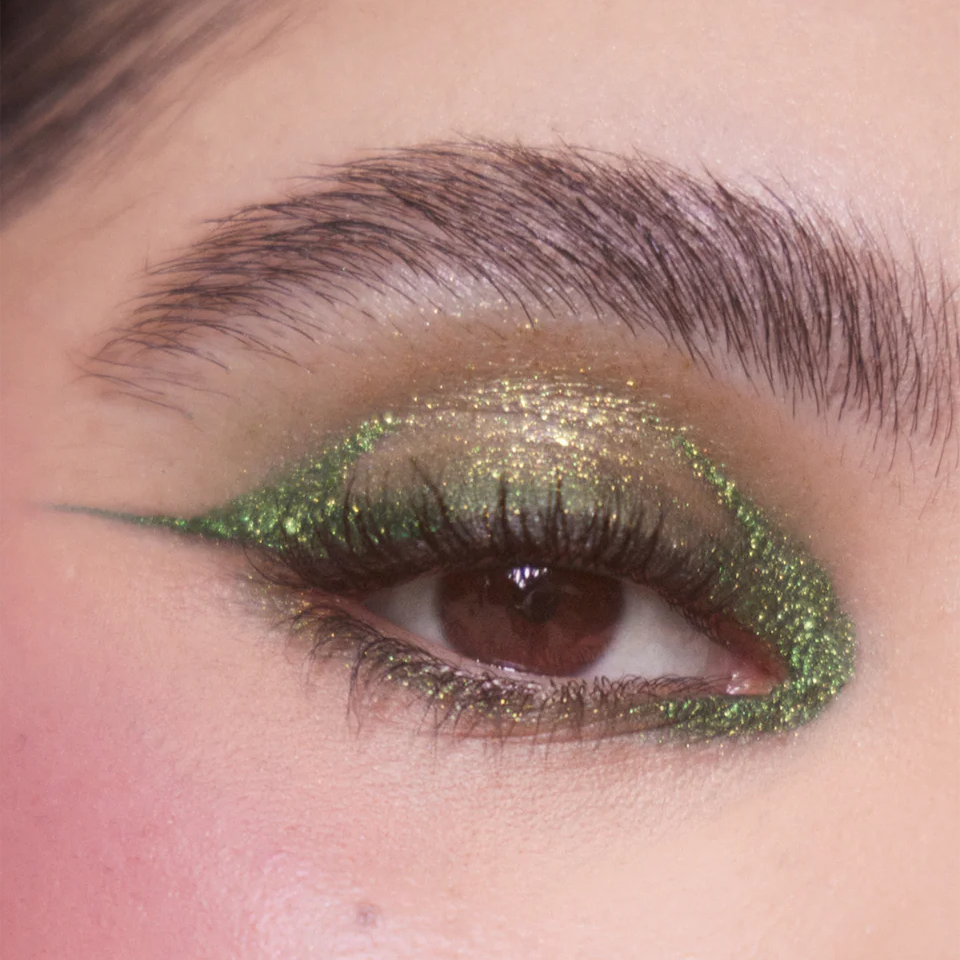 r.e.m. Beauty x Wicked Elphaba Makeup Set | PREVENTA