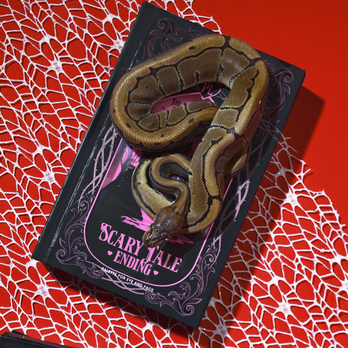 Scary Tale Ending Halloween Palette | PREVENTA