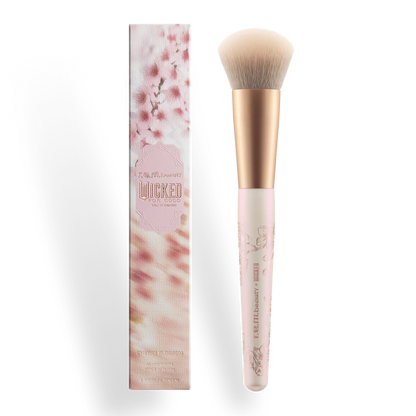 r.e.m. beauty x Wicked: For Good Cherry Blossom Blush Brush | PREVENTA