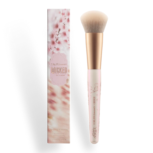 r.e.m. beauty x Wicked: For Good Cherry Blossom Blush Brush | PREVENTA